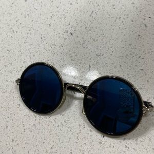 Round retro sunglasses